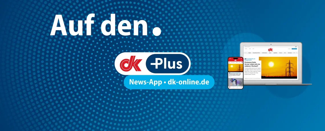 Blauer Hintergrund mit Text „Auf den Punkt“, dk Plus-Logo und Geräten mit geöffneter News-App